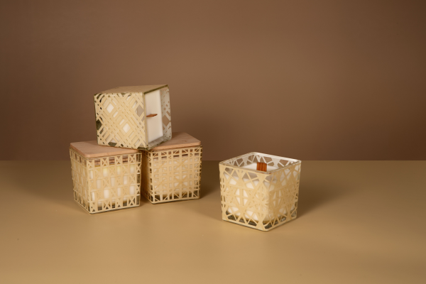 230g scented candle in square glass jar