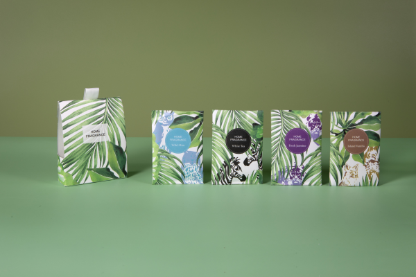 10g scented sachet in display box